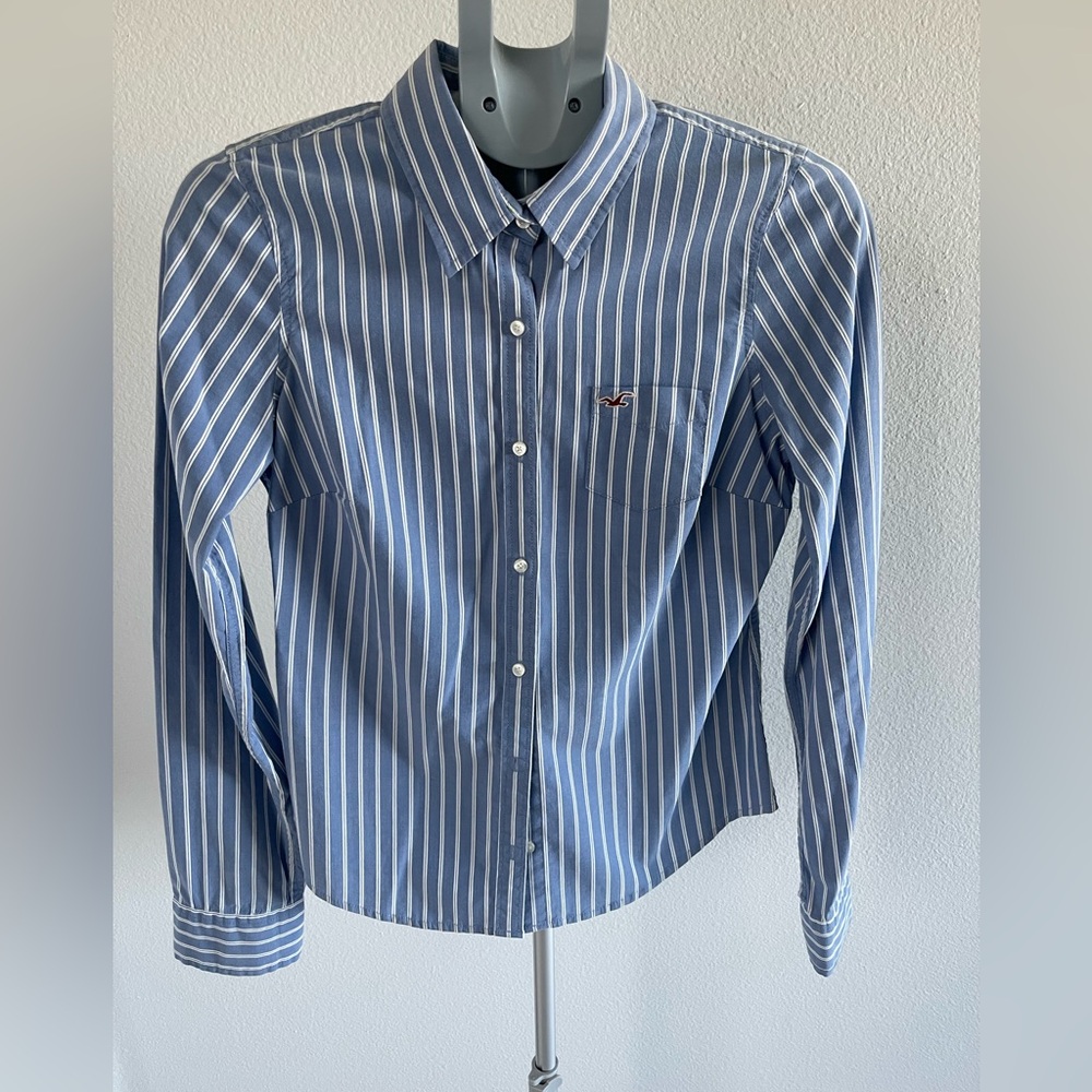 Hollister Women's Blue and White Striped Shirt
